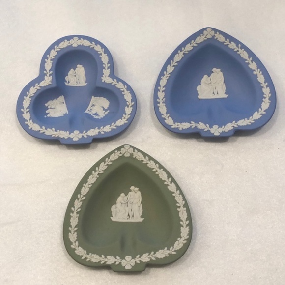 VINTAGE WEDGWOOD JASPERWARE ASHTRAYS - SET OF 2 BLUE & 1 GREEN - Picture 5 of 16